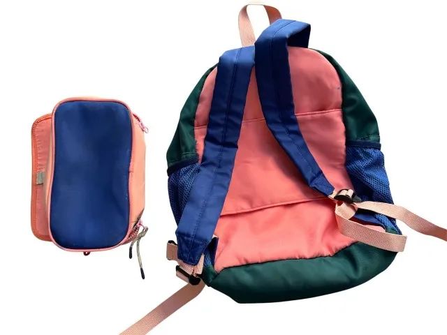 mochila zara com estojo colorida - Foto 3