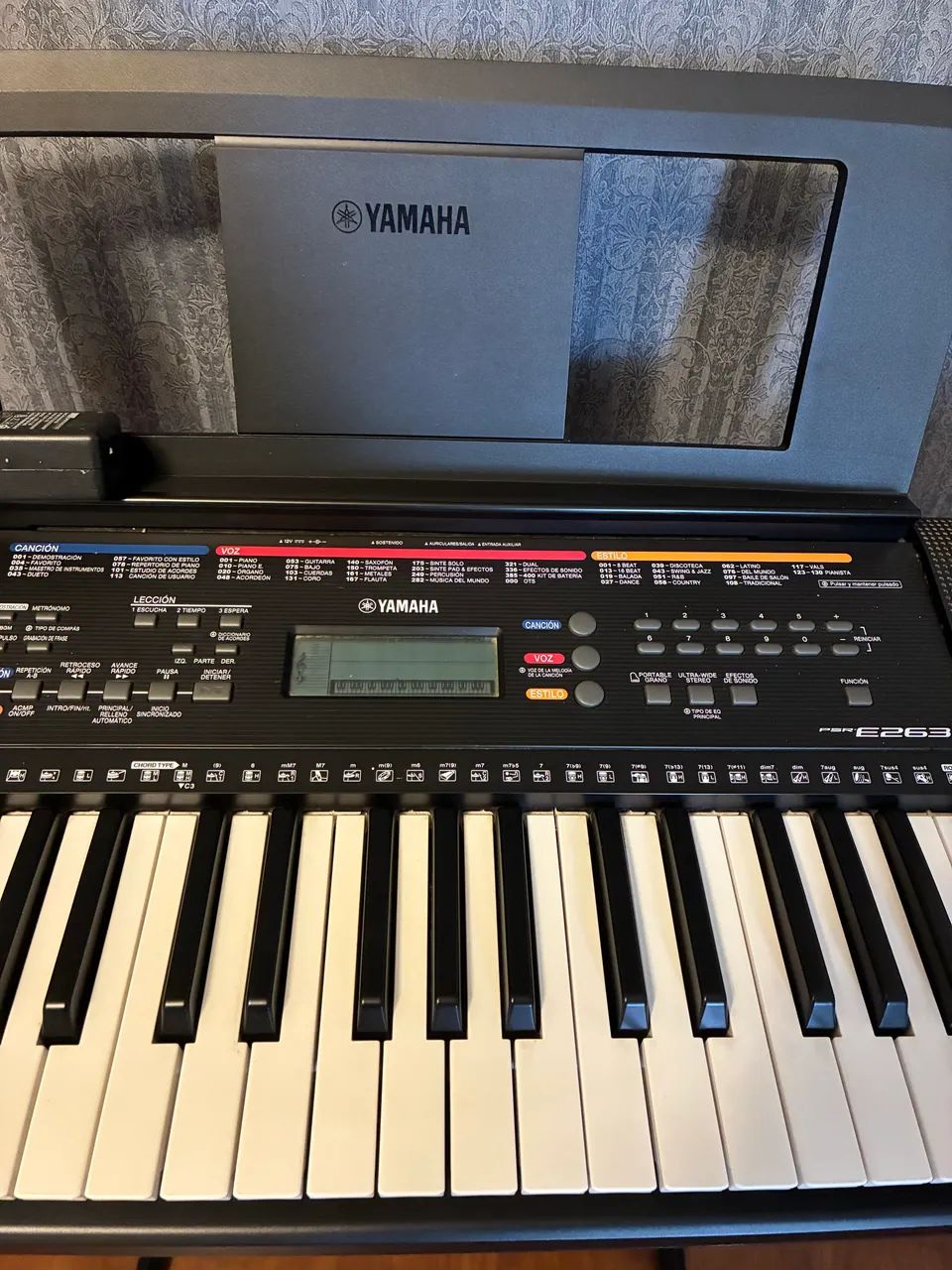 Teclado yamaha PSR E263 - Foto 3