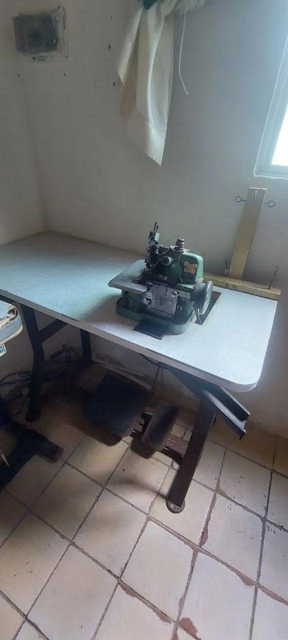 Overlock machine, working perfectly65115281304067120