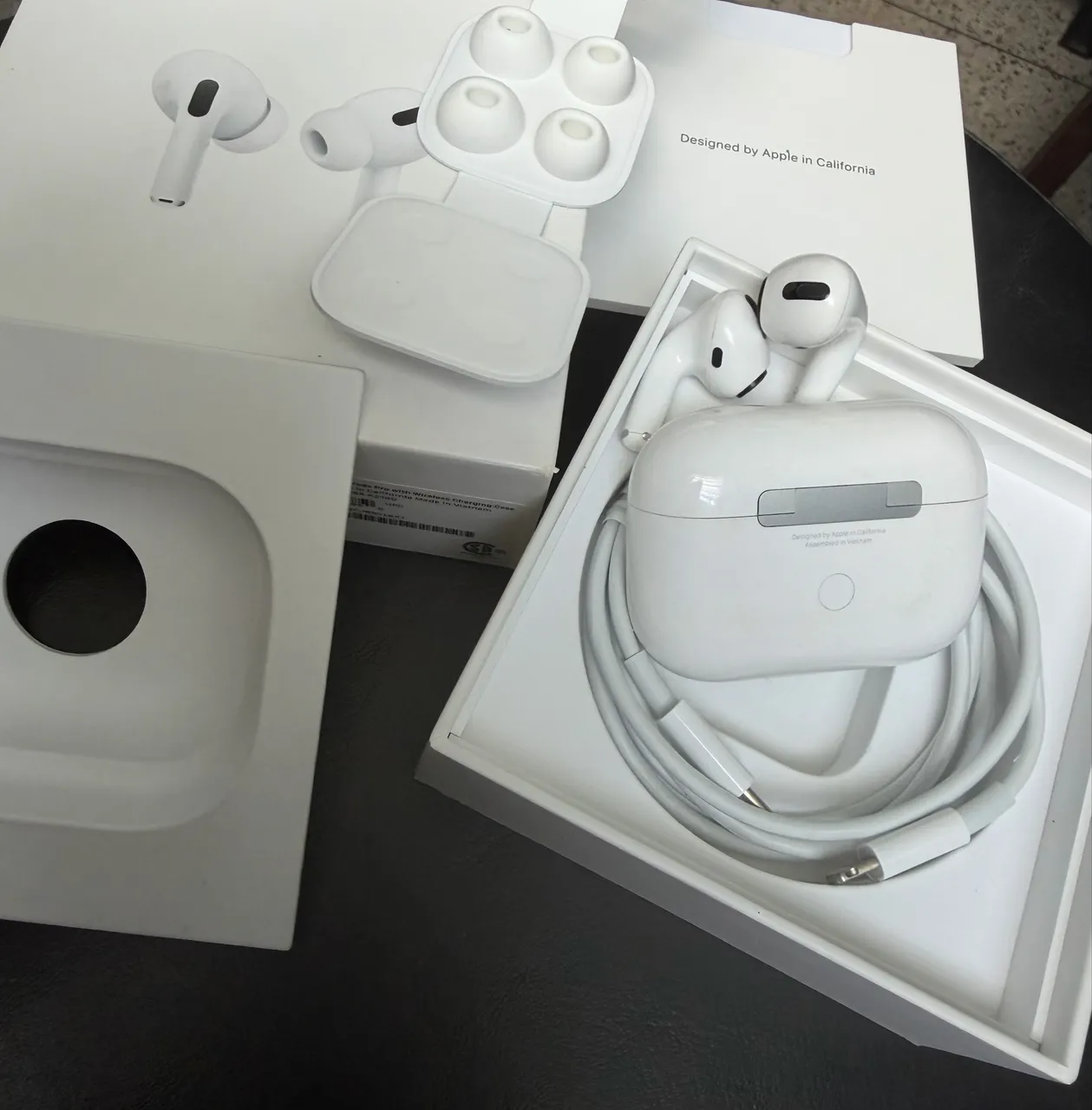 AirPods Pro 2 (Lightning) Modelo A2699 - Case + Lado Esquerdo