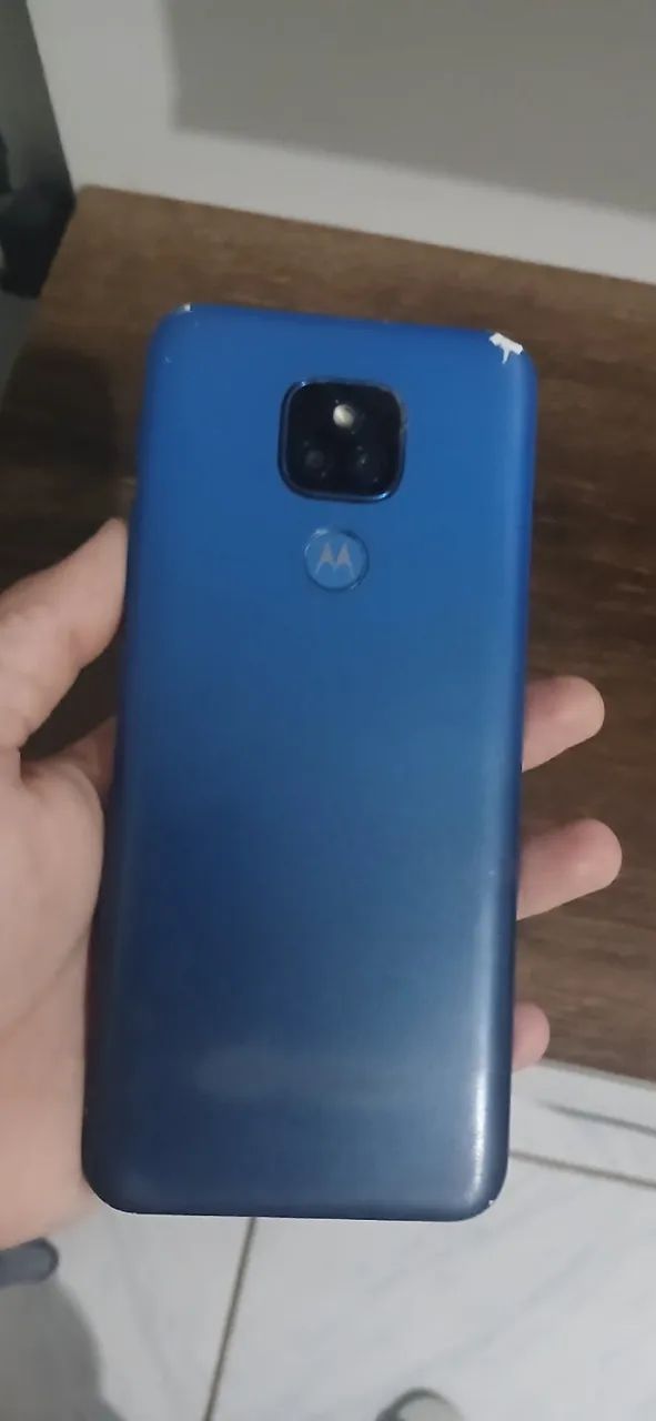 Celular moto e7 com a tela quebrada