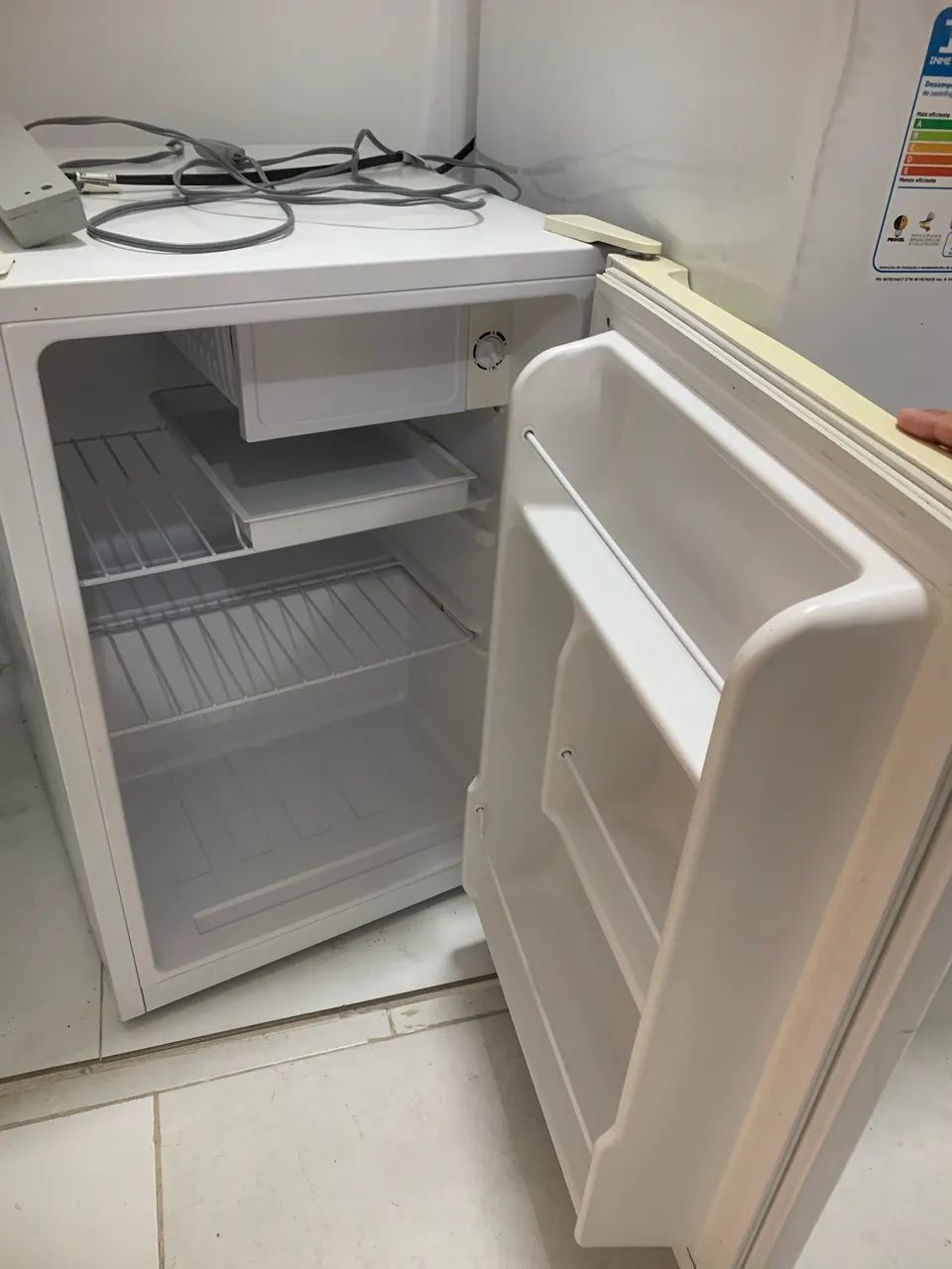 Frigobar Philco Ph85N 127v branco - Foto 2