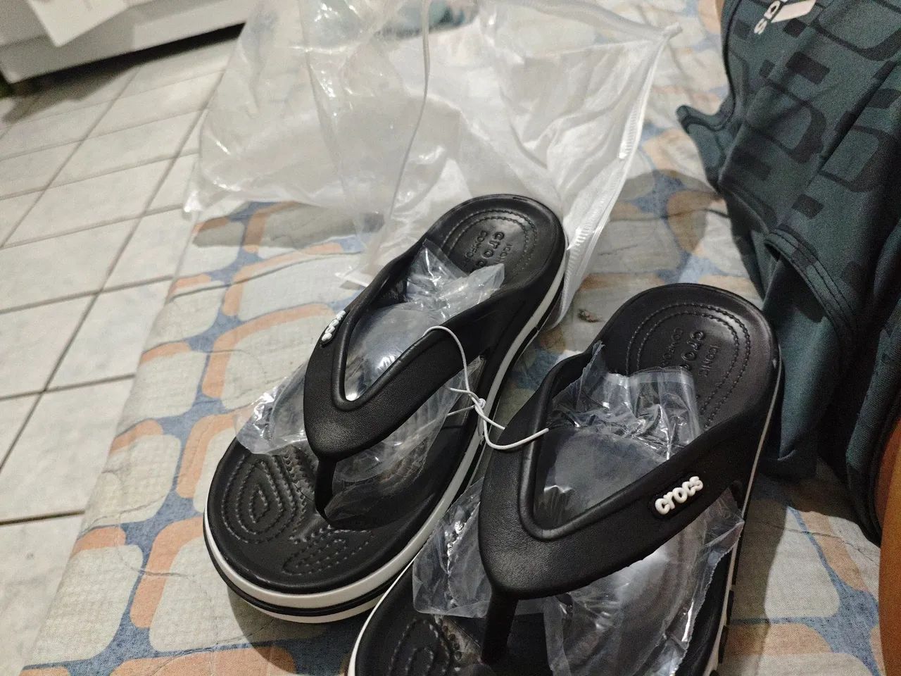 Sandália Crocs - Foto 3