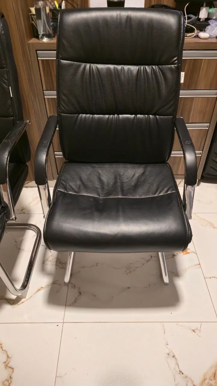 CADEIRAS DE ESCRITÓRIO DIRETOR - COURO SINTÉTICO E BASE CROMADA  - Foto 2