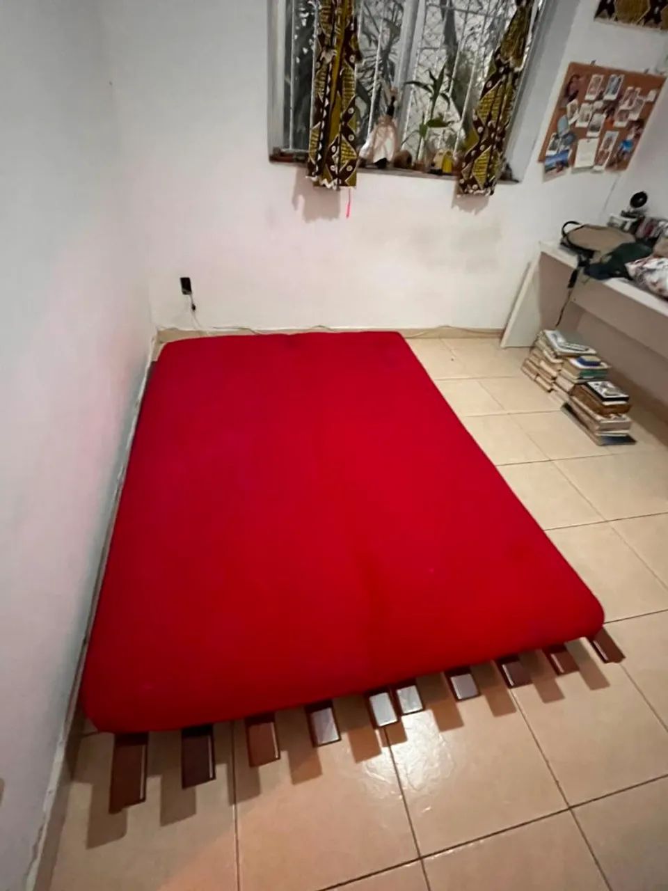 Sofa-cama tipo futton vermelho - Foto 2