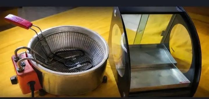 Fritadeira eletrica  e expositor quente 600$