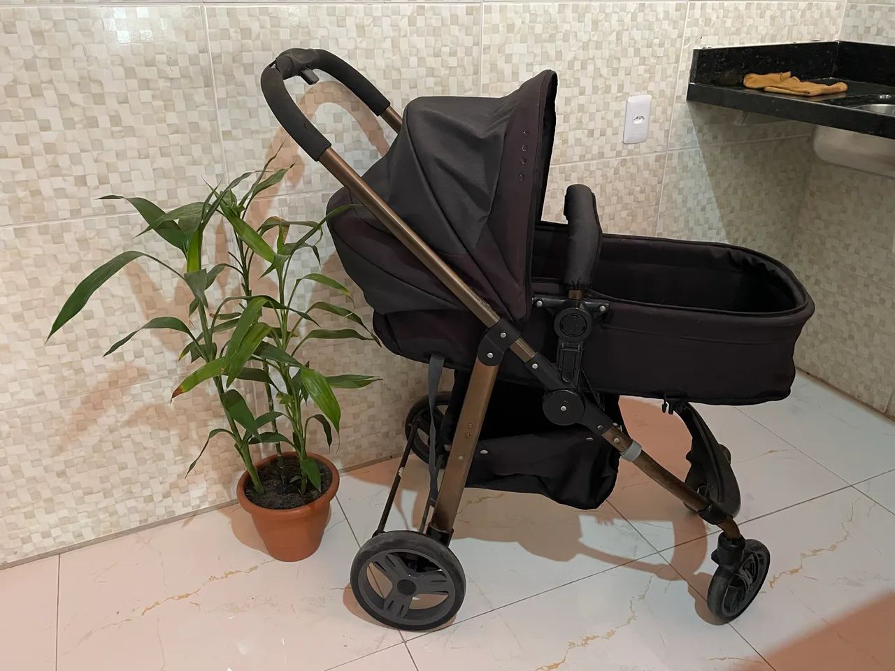 Carrinho de bebê Galzerano Olympus com bebê conforto  - Foto 2