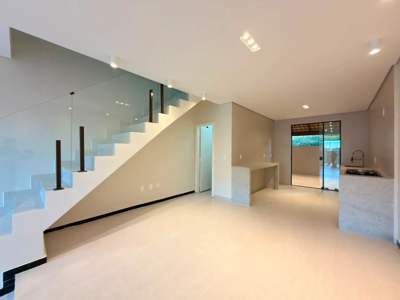 Casa Geminada com 3 quartos 2 banheiros 2 vagas - Foto 5