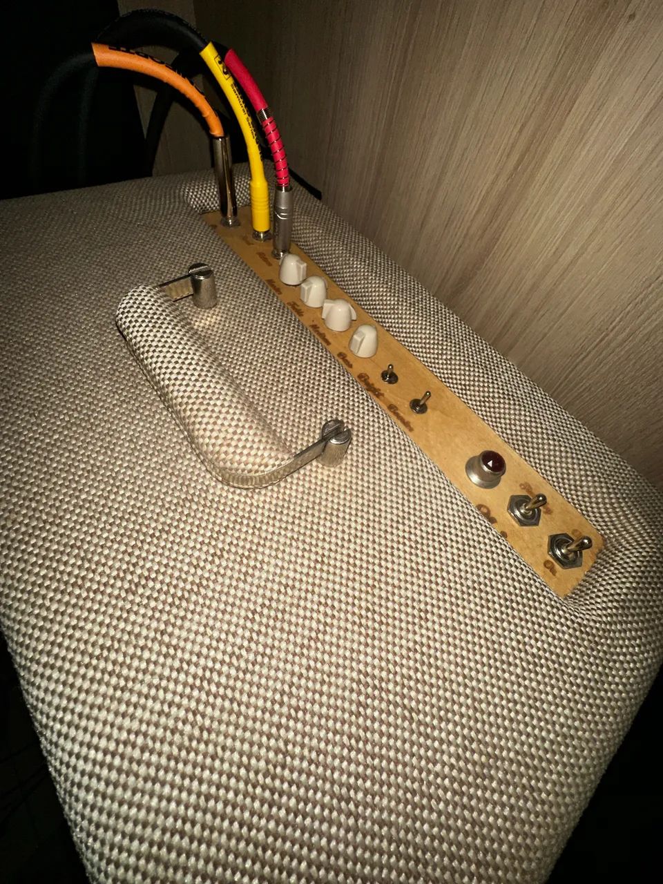 Amplificador valvulado Aura Shine Deluxe 6W c/boosts  - Foto 2