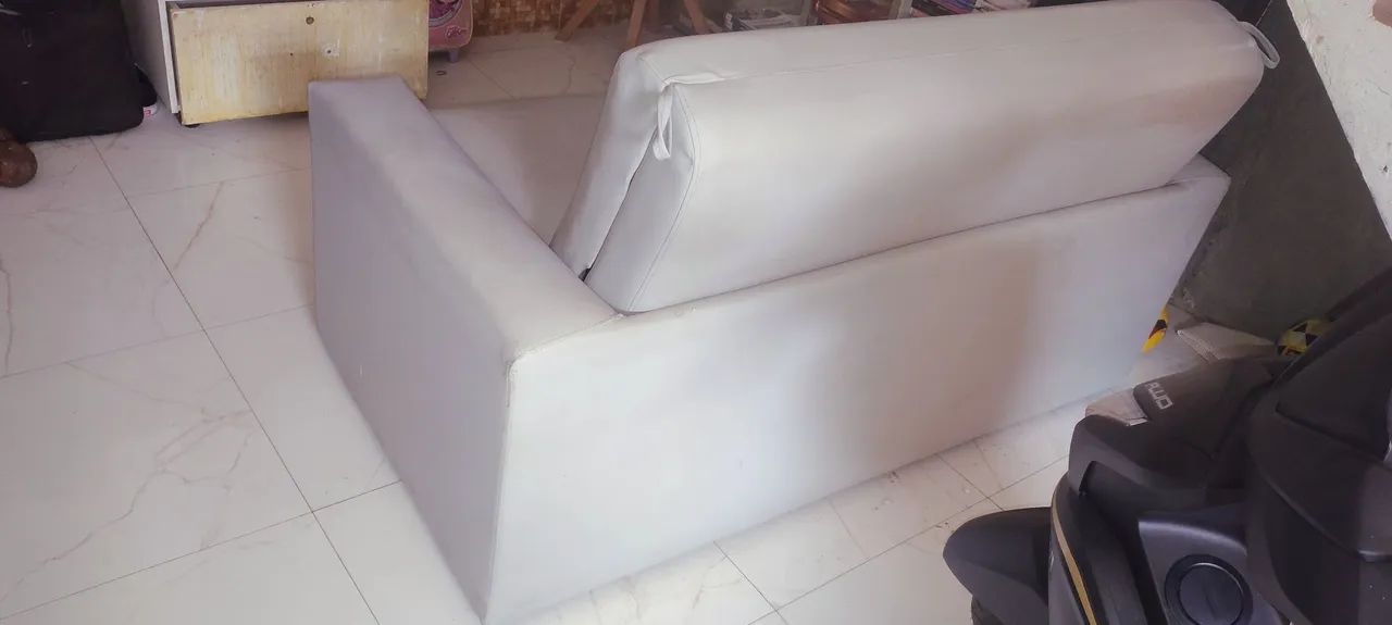 Sofá cama de couro 