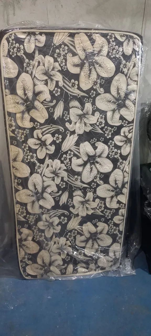 Vendo Cama Box solteiro 