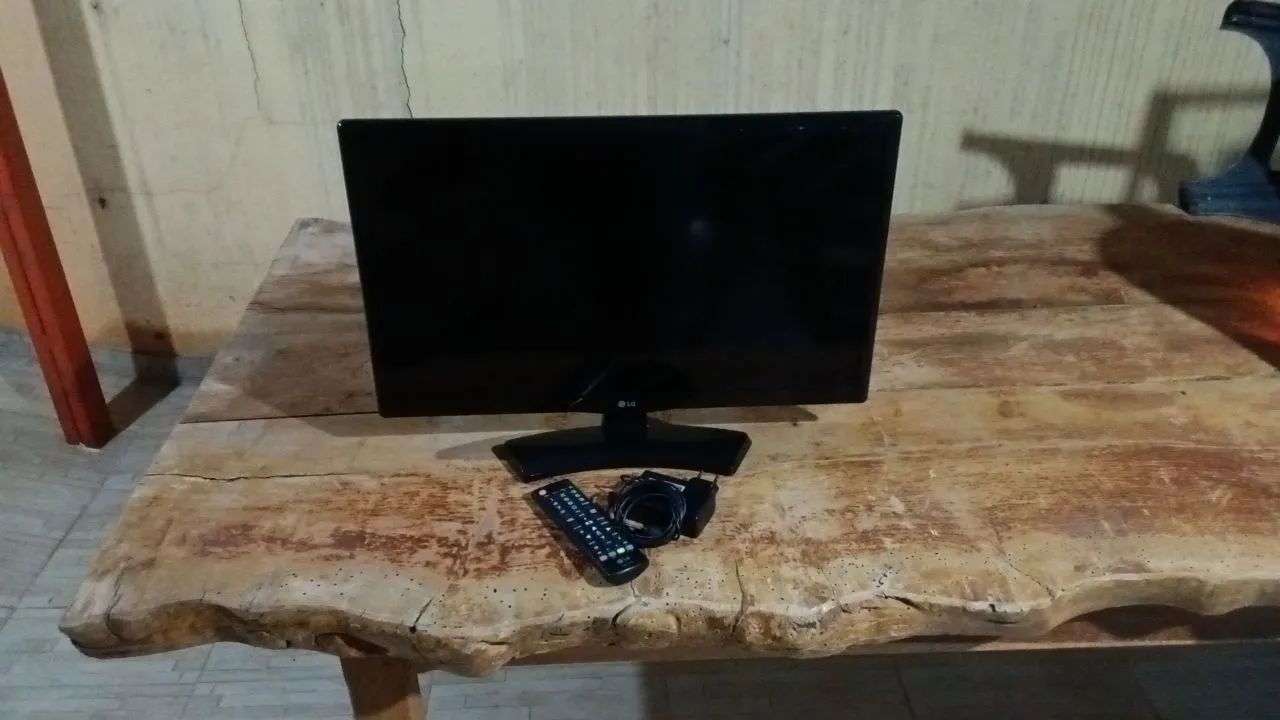 Monitor TV LG 24 polegadas, conversor digital integrado. Nao e smart 