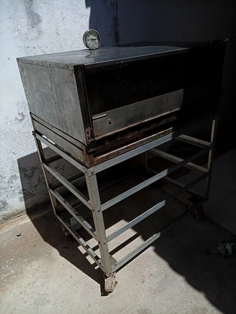 Ainda vem com a base do forno 