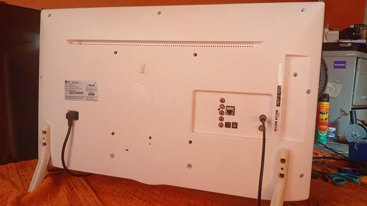 Vendo tv LG 32 smart  - Foto 3