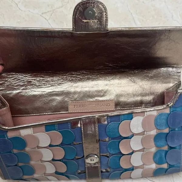 FERRI BRENNAND - CLUTCH TEXTURIZADA MULTICOLORIDA USADA  - Foto 3