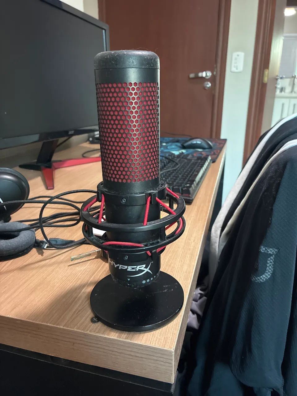 Microfone Hyperx Quadcast pouco usado