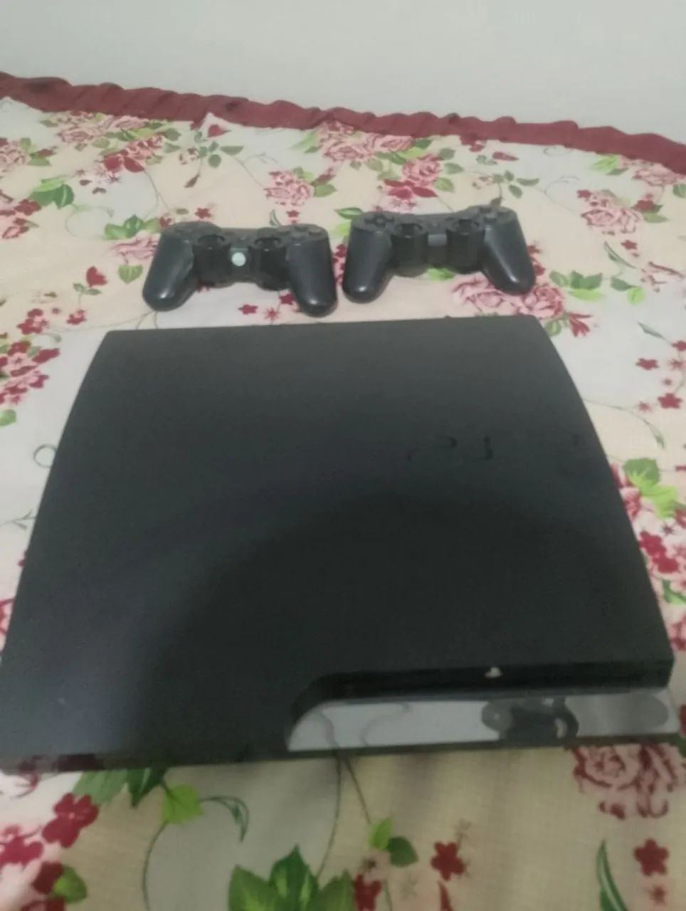Vídeo game PS3 com 10 jogos na memória 2 controles muito novo r$ 600 dependendo entrego