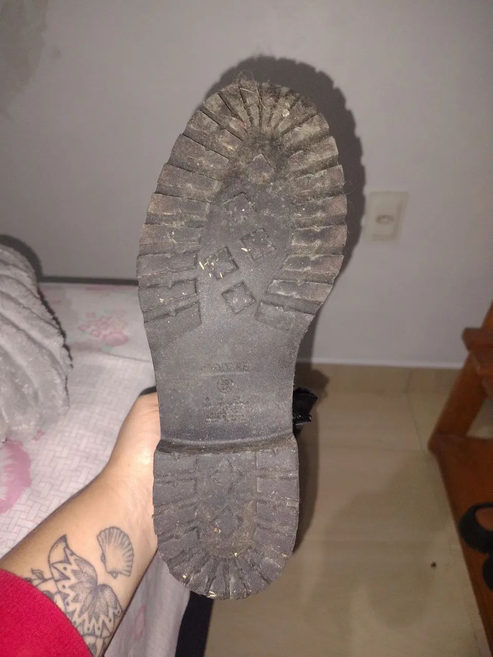 Bota preta com zíper  - Foto 3