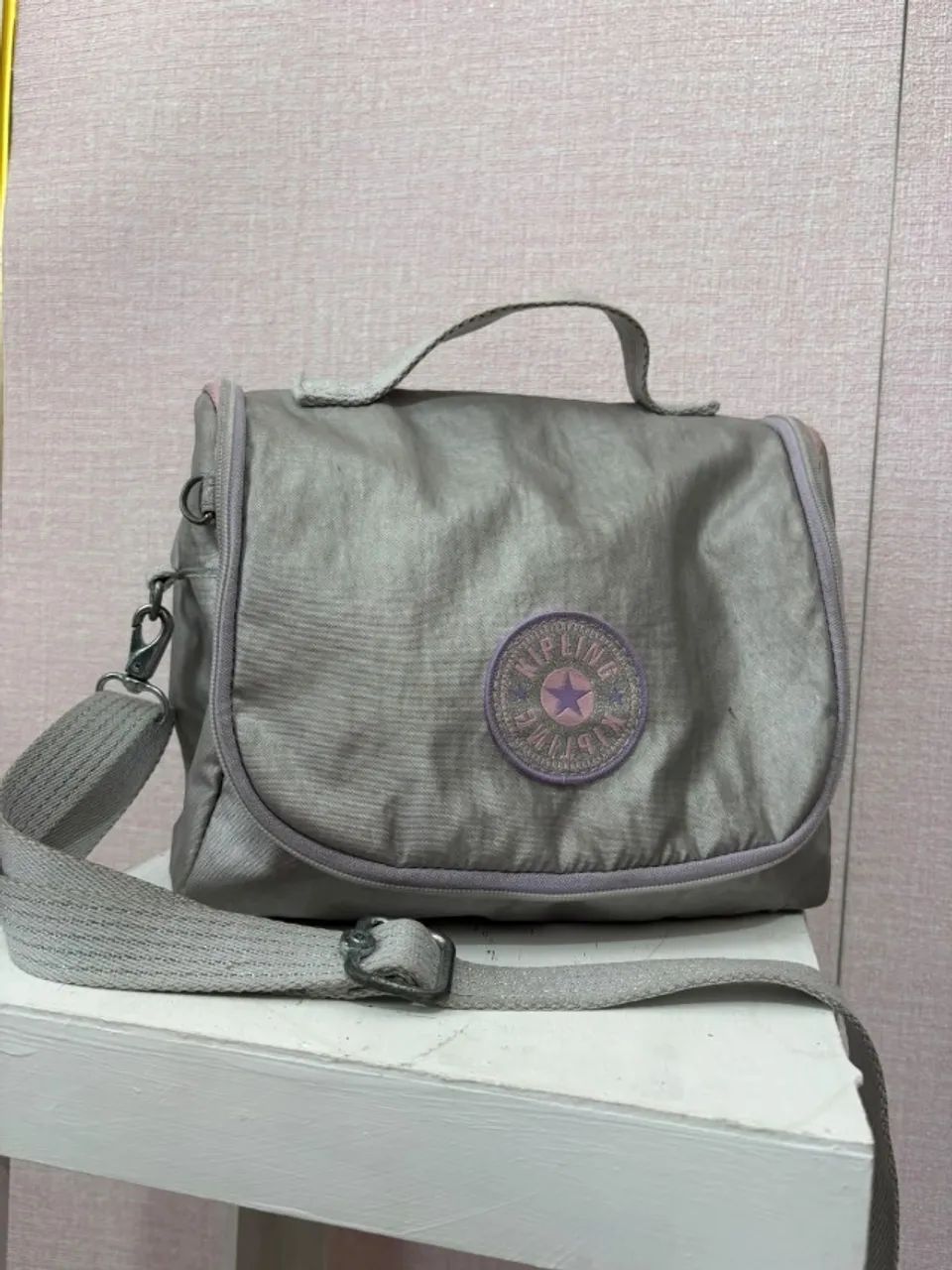 lancheira kipling cinza prateada