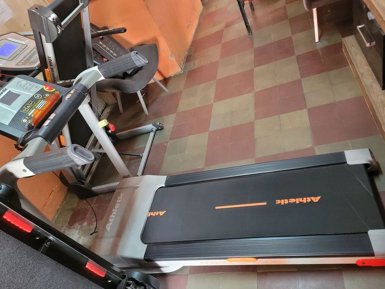 Esteira  athletic 550ee em estado de zero  - Foto 4