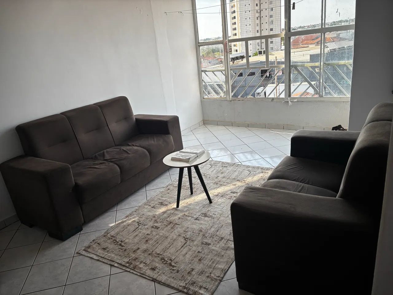 Vendo sofá + mesa centro + tapete em excelente estado.  - Foto 2