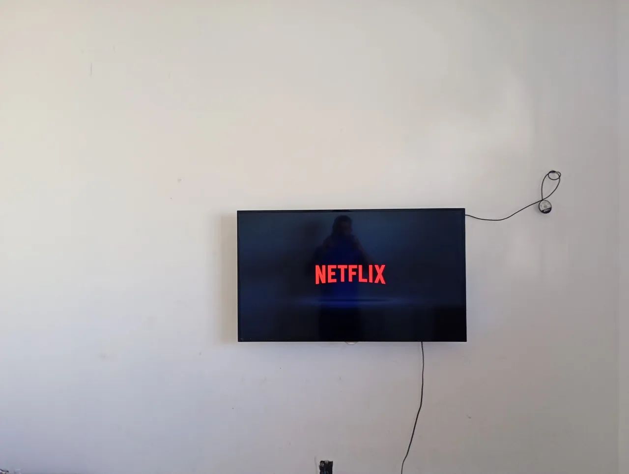 TV SMART AOC 4K 50 POLEGADAS 9 MÊS DE USO SEMI NOVA! - Foto 2