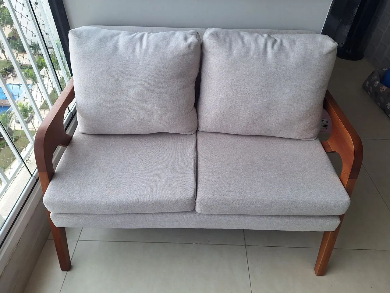 Sofá Namoradeira 2 lugares bege linho - mona  - Foto 2