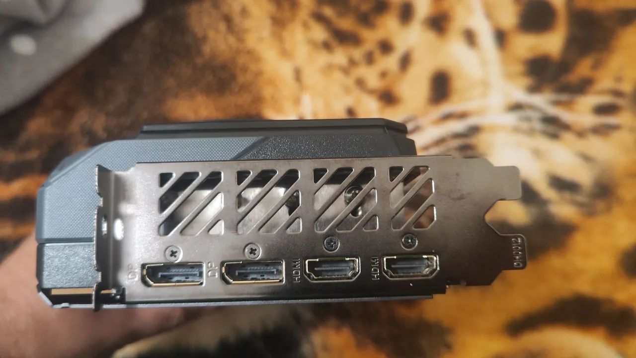 Placa de vídeo RX 9070 XT 16GB Gigabyte *2 meses de comprado* - Foto 3