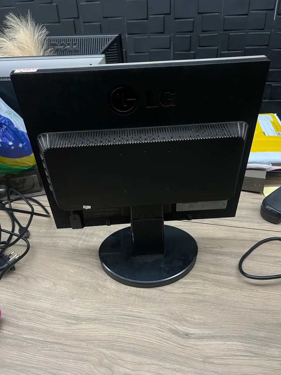 Vende-se monitor 17 polegadas, em boa condição, com cabo de energia - Foto 3