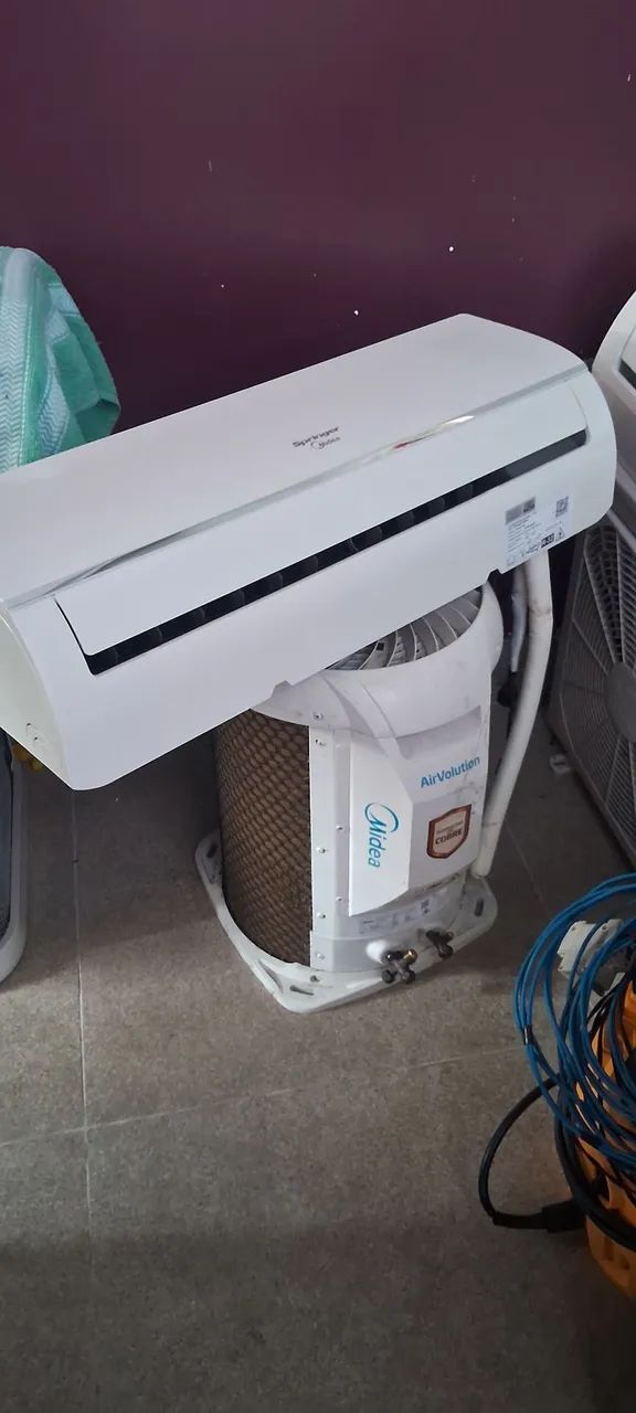 Ar condicionado split Spring midea 12.000 btus. Com defeito 