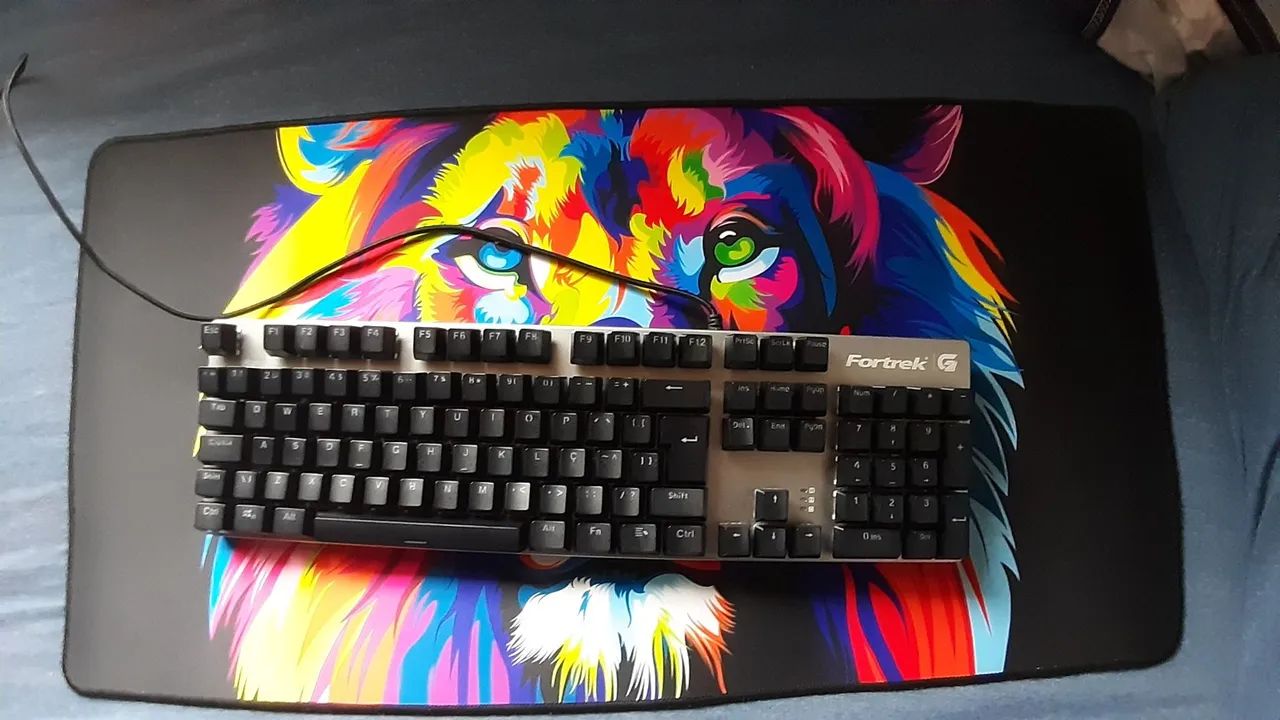 Teclado mecânico e mouse pad - SEMI NOVOS 
