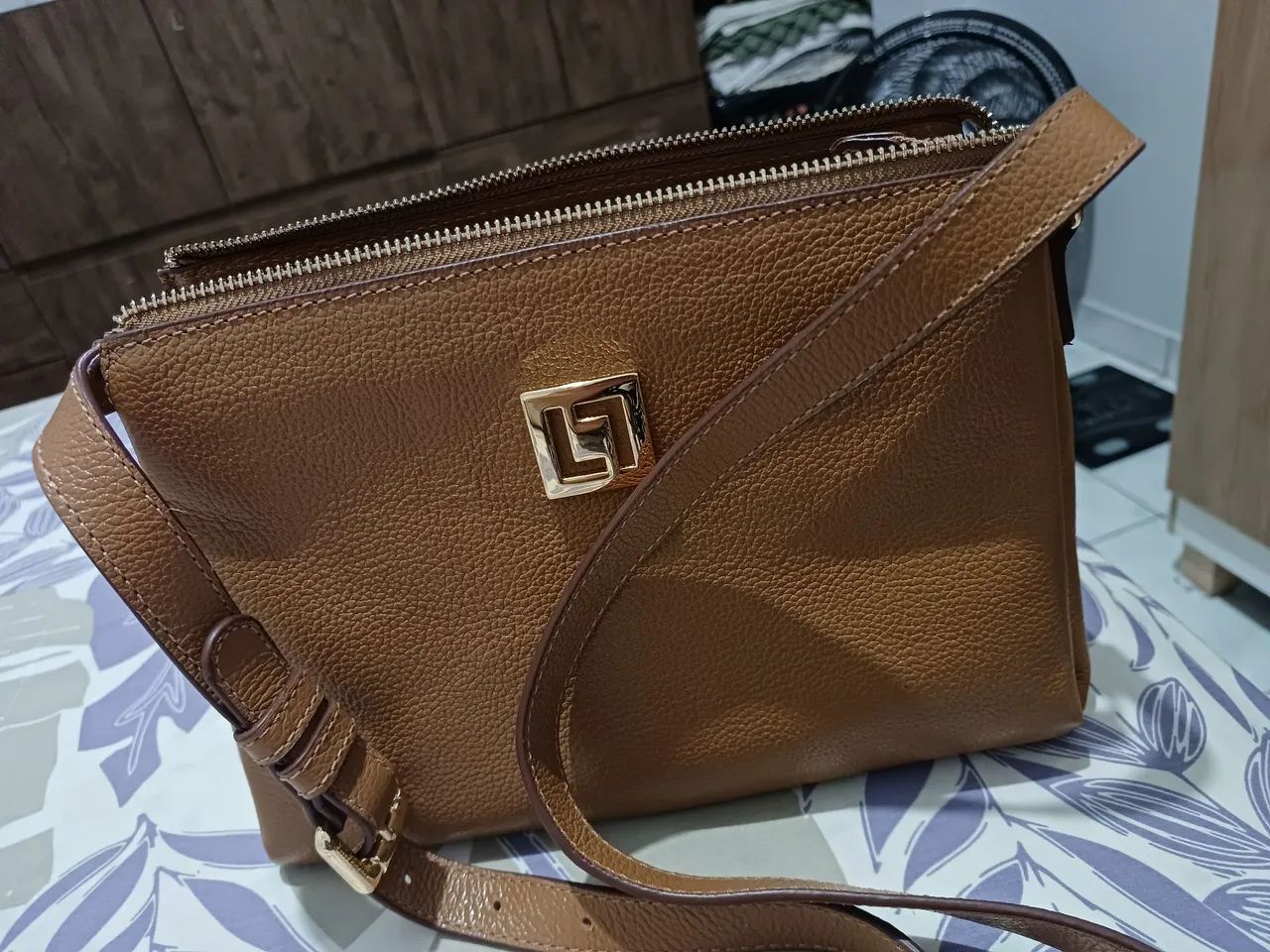 Bolsa em couro seme nova - Foto 2