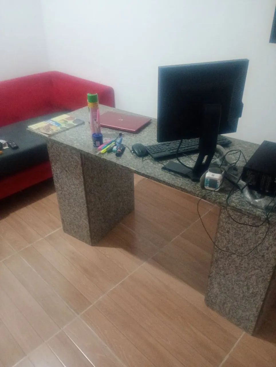 Computador e mesa de mármore  - Foto 2