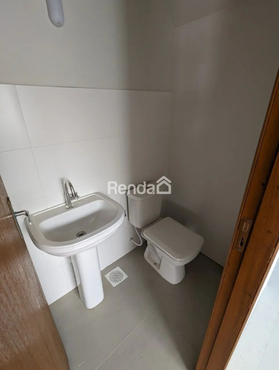 Sobrado com 2 Suítes para Locação Anual no Centro de Garopaba SC - Foto 3
