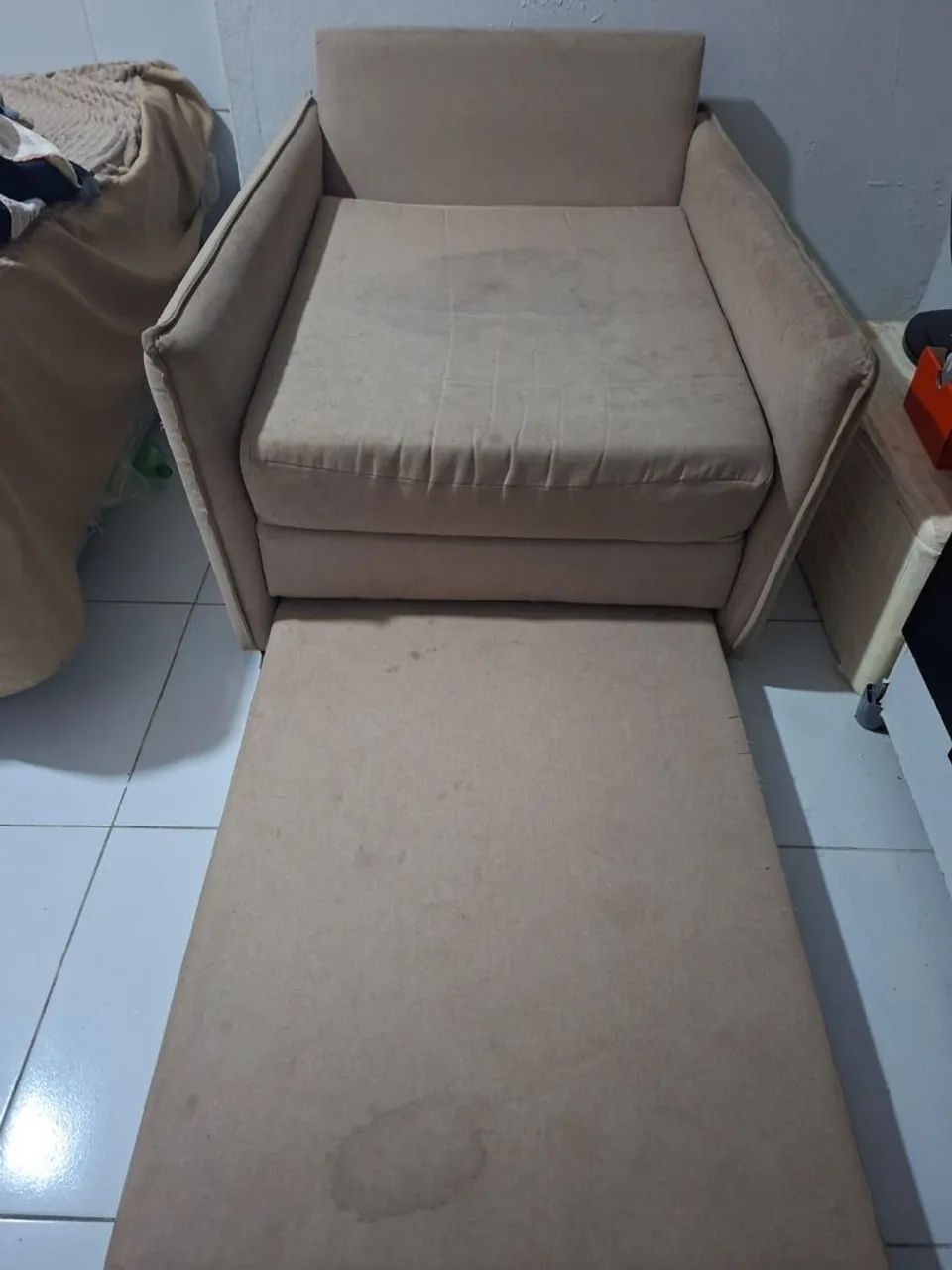 Vende-se um sofá cama so está precisando de uma lavagem  - Foto 2