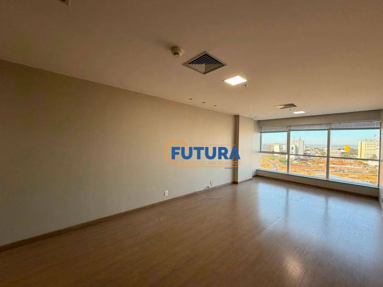 Sala 42M2, Ed. Le Quartier Asa Norte. - Foto 2