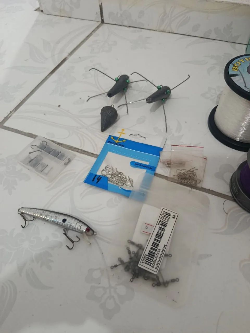 Molinete arpoador com chumbada linha anzóis isca artificial  - Foto 4