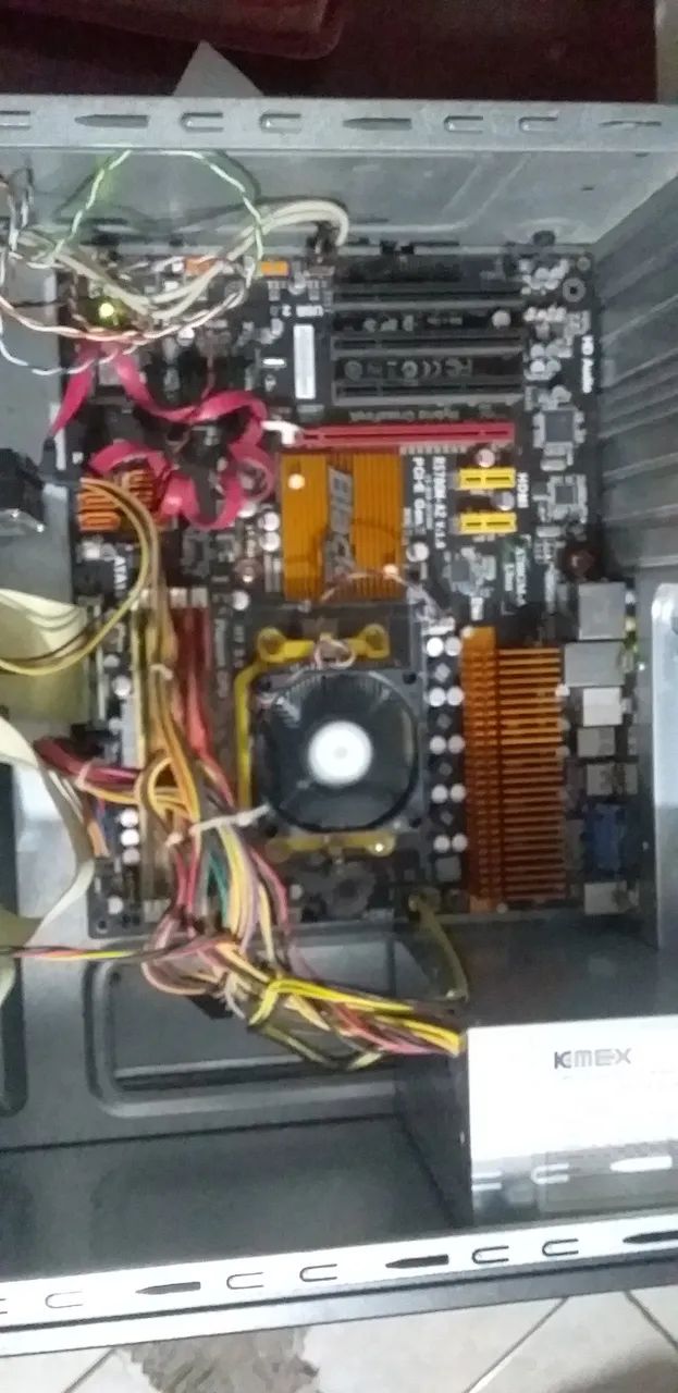 torre de computador usado  DualCore AMD Athlon II X2 250