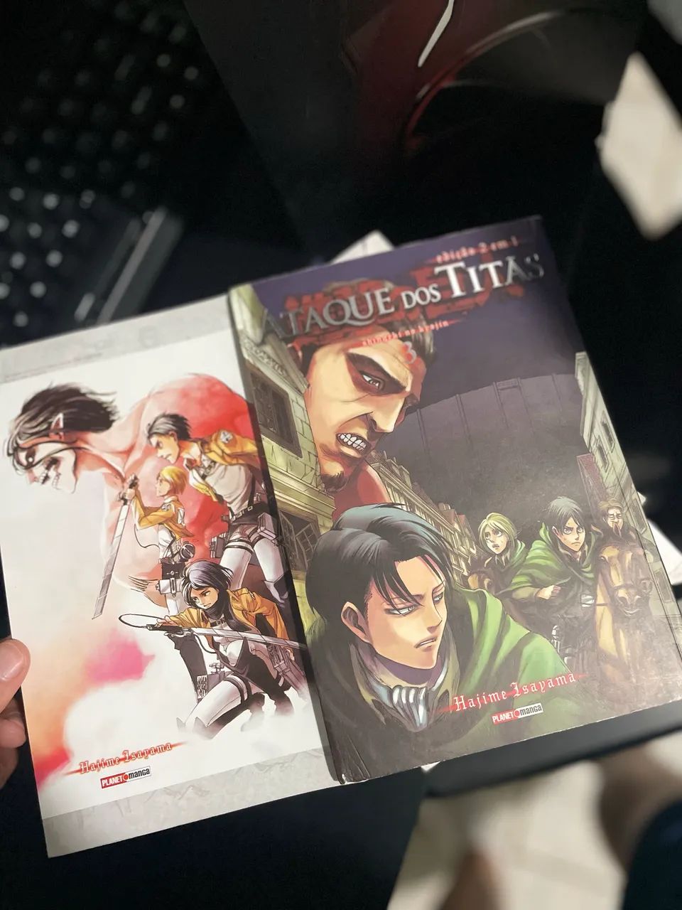 Attack on Titan 2 em 1 volumes 1 2 e 3 - Foto 3