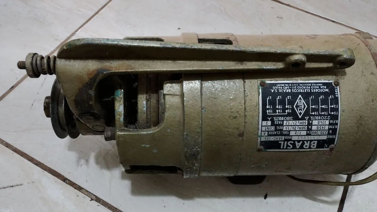 Motor trifásico 1/2 CV com embreagem 