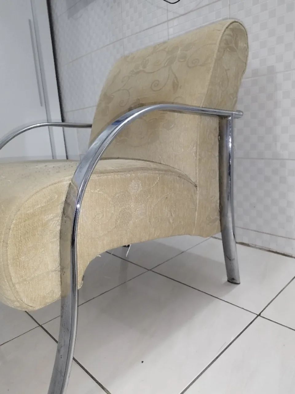 Poltrona Decorativa Vênus com braços de alumínio - Foto 3