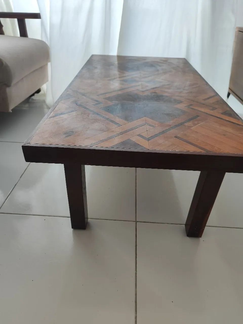 Mesa de Centro Antiga em Imbuia Maciça com Marchetaria - Foto 2