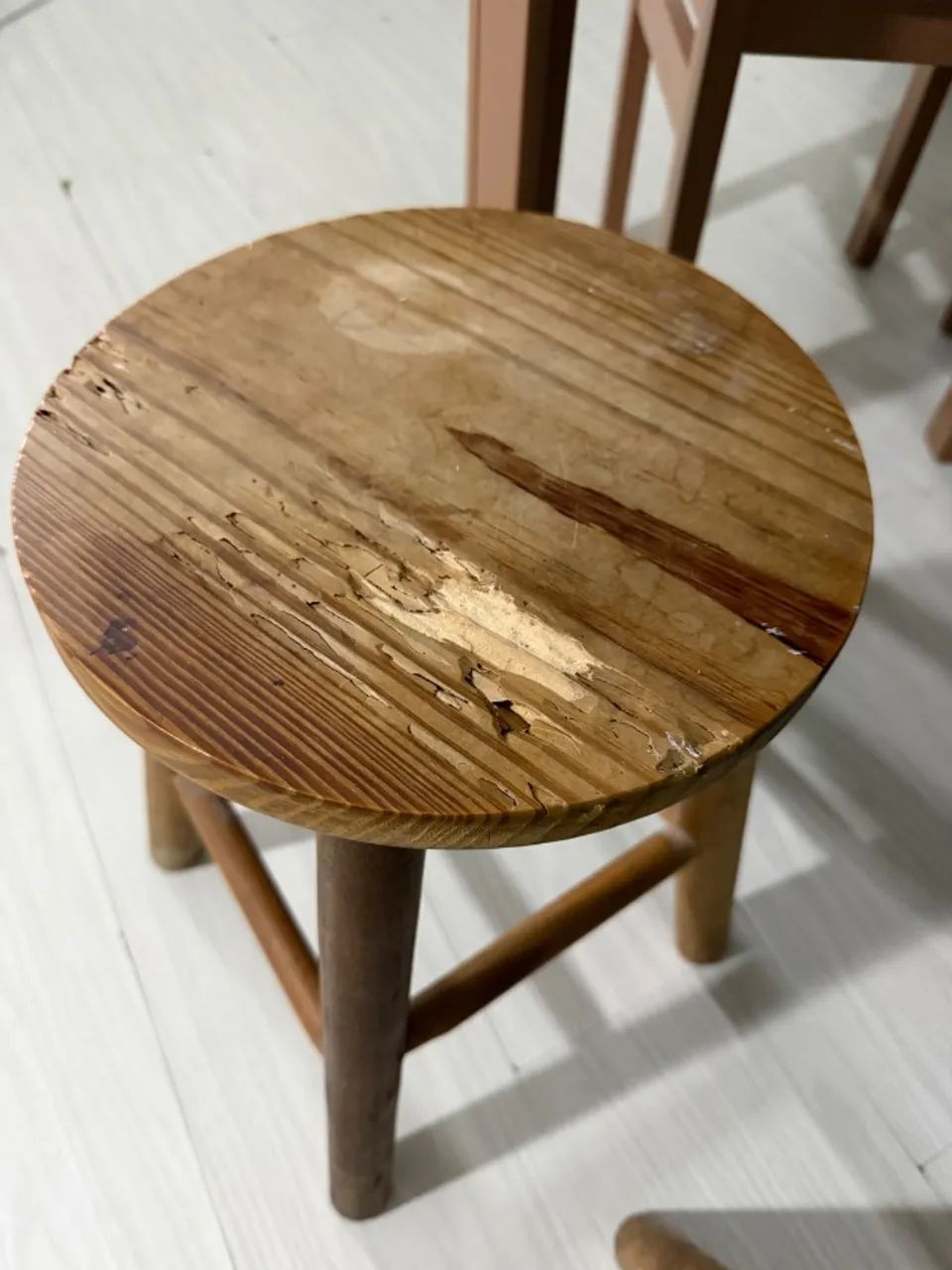 Mesa de jantar 80x90 com cadeiras e banquetas - Foto 2