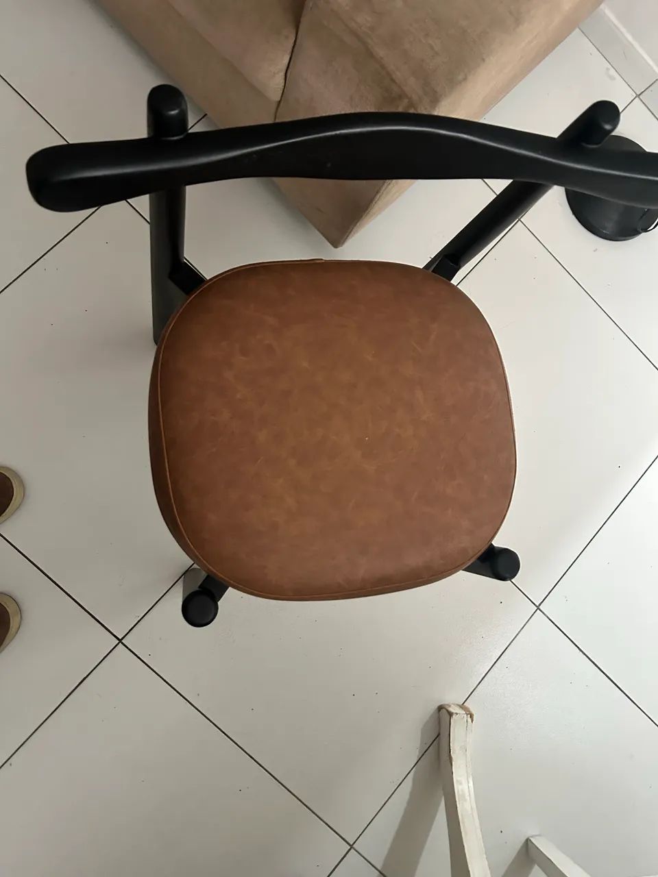 2 cadeiras assinadas 
