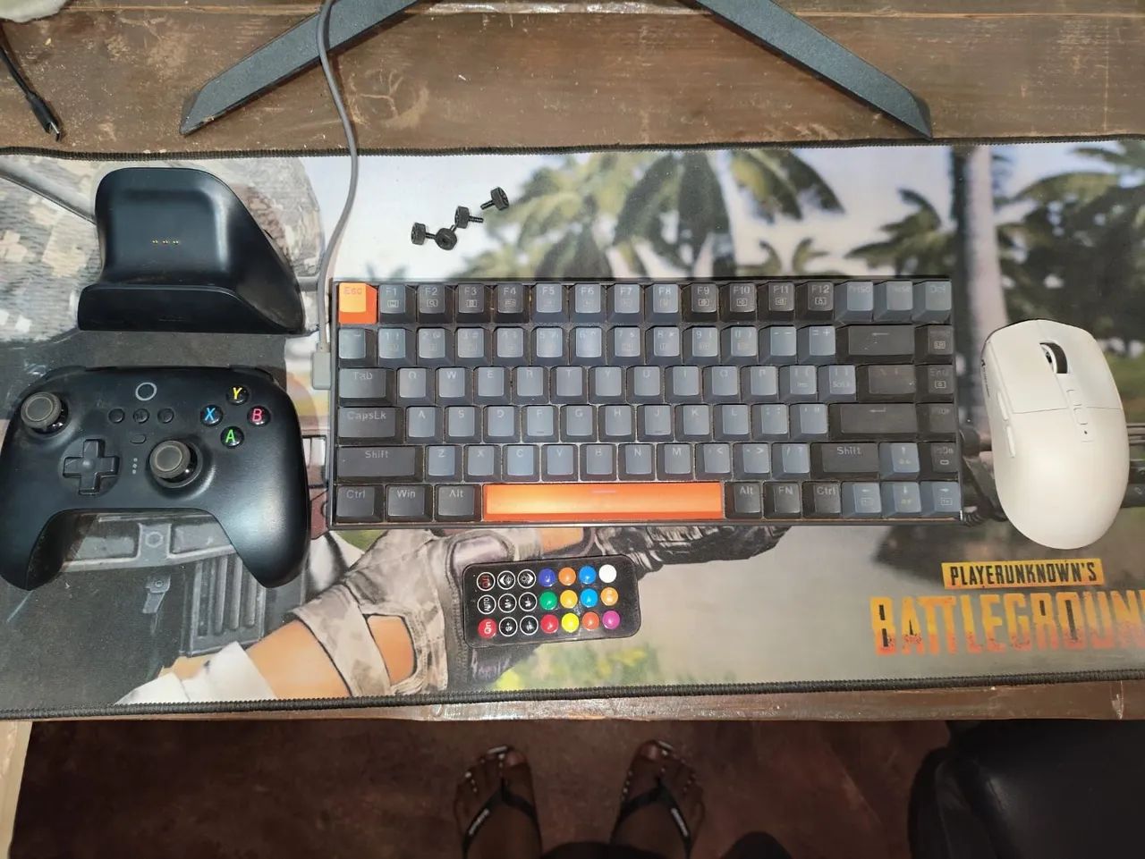 Teclado, mouse e controle gamer