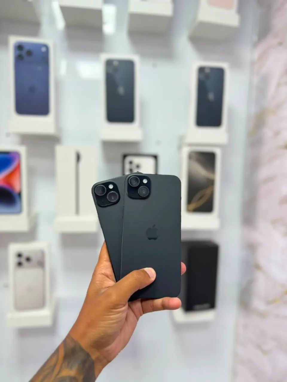 IPHONE 15 PLUS 128GB<br>R$ 3.250 - Foto 2