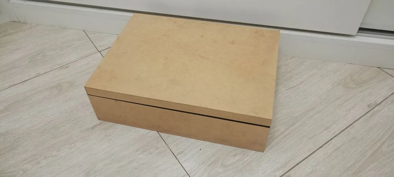 Caixa expositora, mala para guardar óculos, em madeira, para 16 óculos - Foto 4