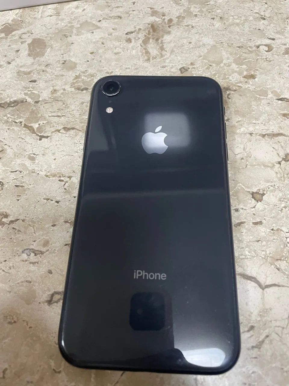 iPhone XR 64GB com fone Bluetooth e capinha 