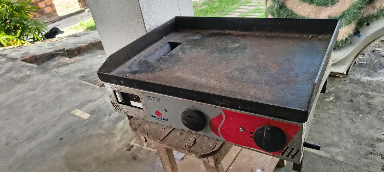 Estufa pra salgados e uma chapa pra churrasco 