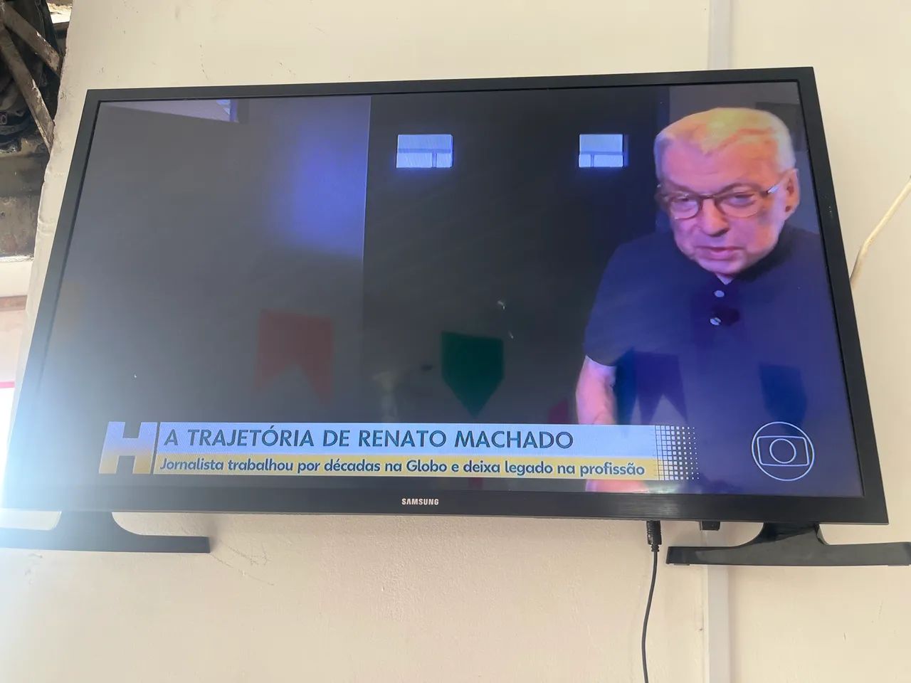 Televisão smart Samsung 32  - Foto 2